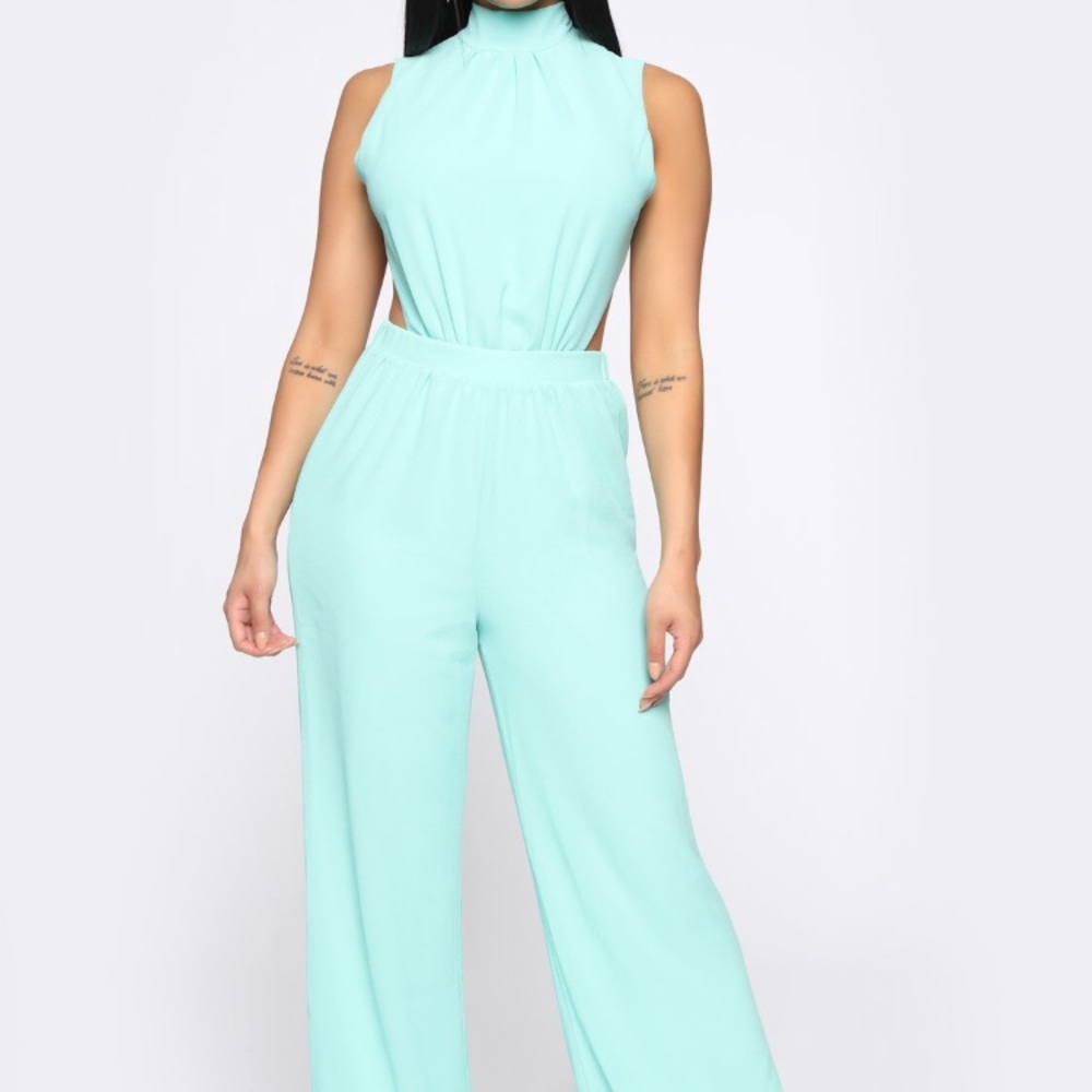 Fashion nova jumpsuit